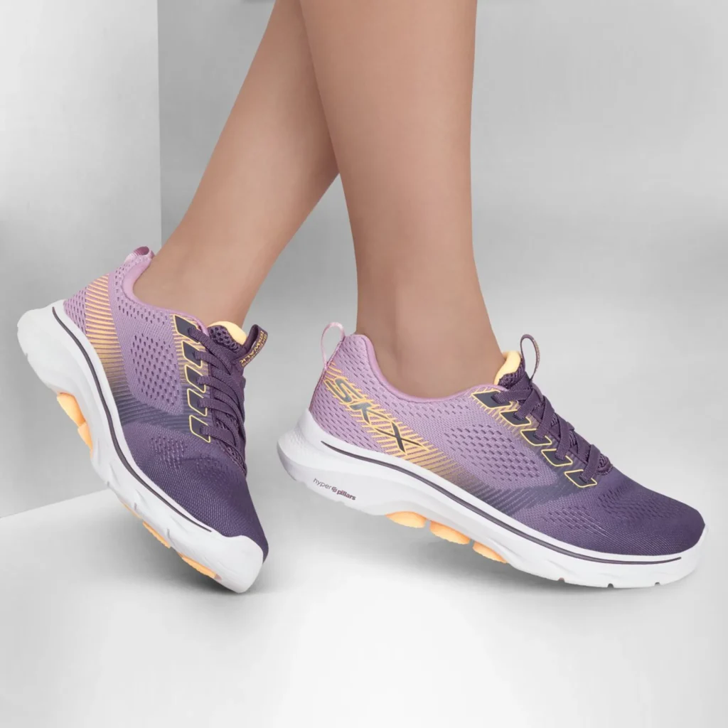 خرید کفش صورتی زنانه اسکچرز مدل 125251 PLUM Go Walk 7 – Hailey از کایانا اسپرت نمایندگی اسکیچرز مناسب پیاده روی