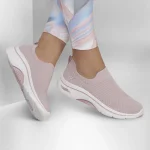 خرید کفش صورتی بدون بند زنانه اسکچرز مدل 125300 MVE Go Walk Arch Fit 2.0 - Paityn از کایانا نمایندگی اسکیچرز